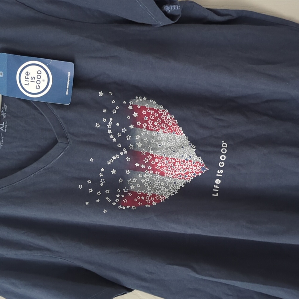 Life Is Good Heart Stars and Stripes Crusher Vee- XL - Picture 3 of 9